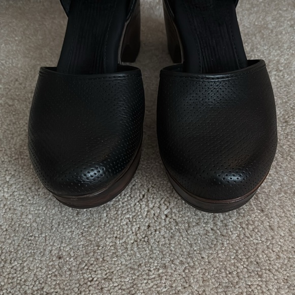 boc Gia closed back clogs with ankle strap - Picture 5 of 5